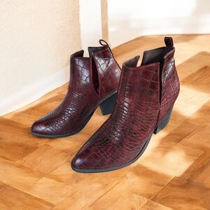 Elegant Crocodile-Embossed Ankle Boots